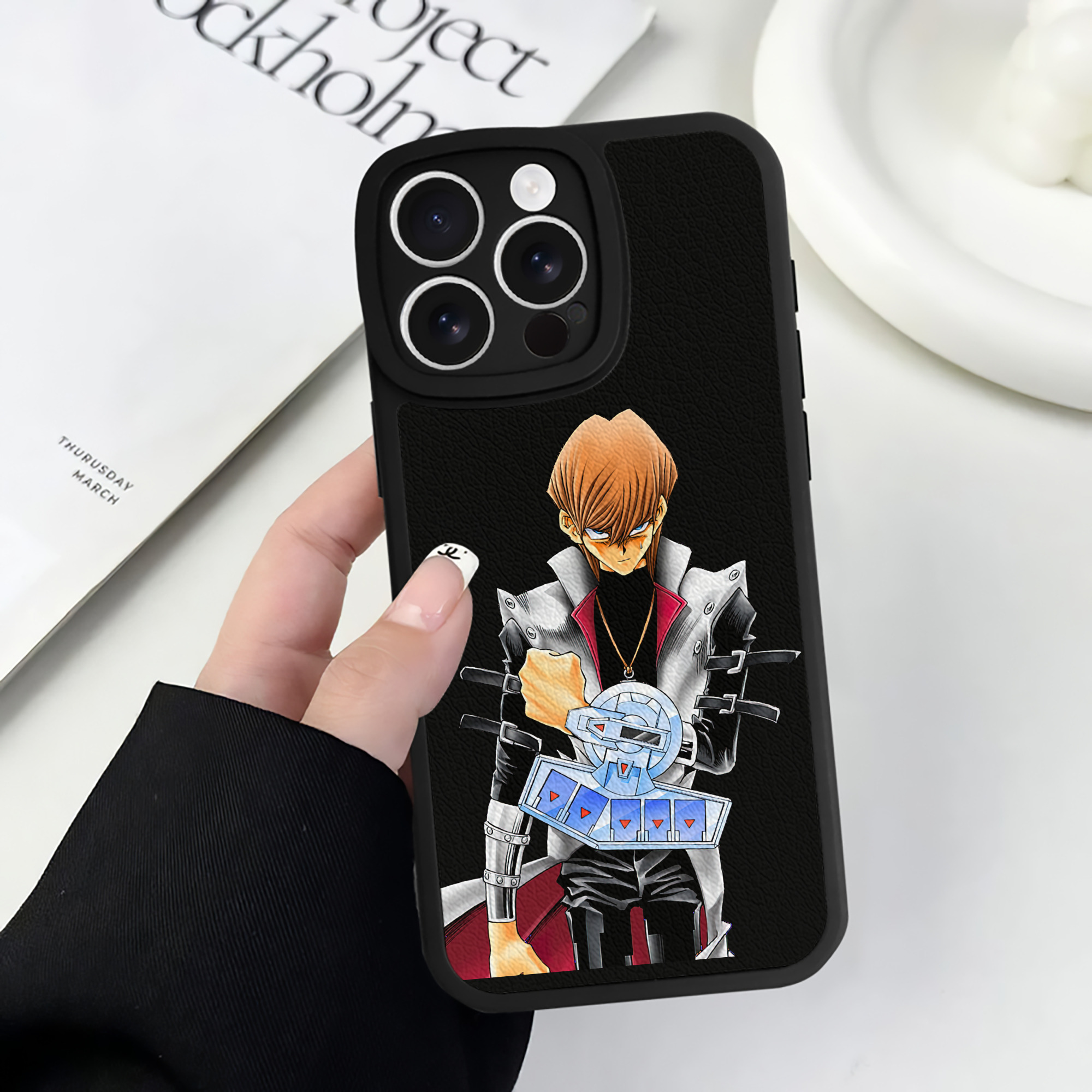 遊☆戯☆王 Yu-Gi-Oh! 【iPhone 16シリーズ対応】シリコンスマホケース（レザー調） 材質：シリコン